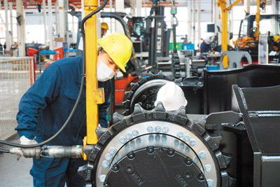 挖掘机变忙释放积极信号，工程机械行业迎来复苏新机